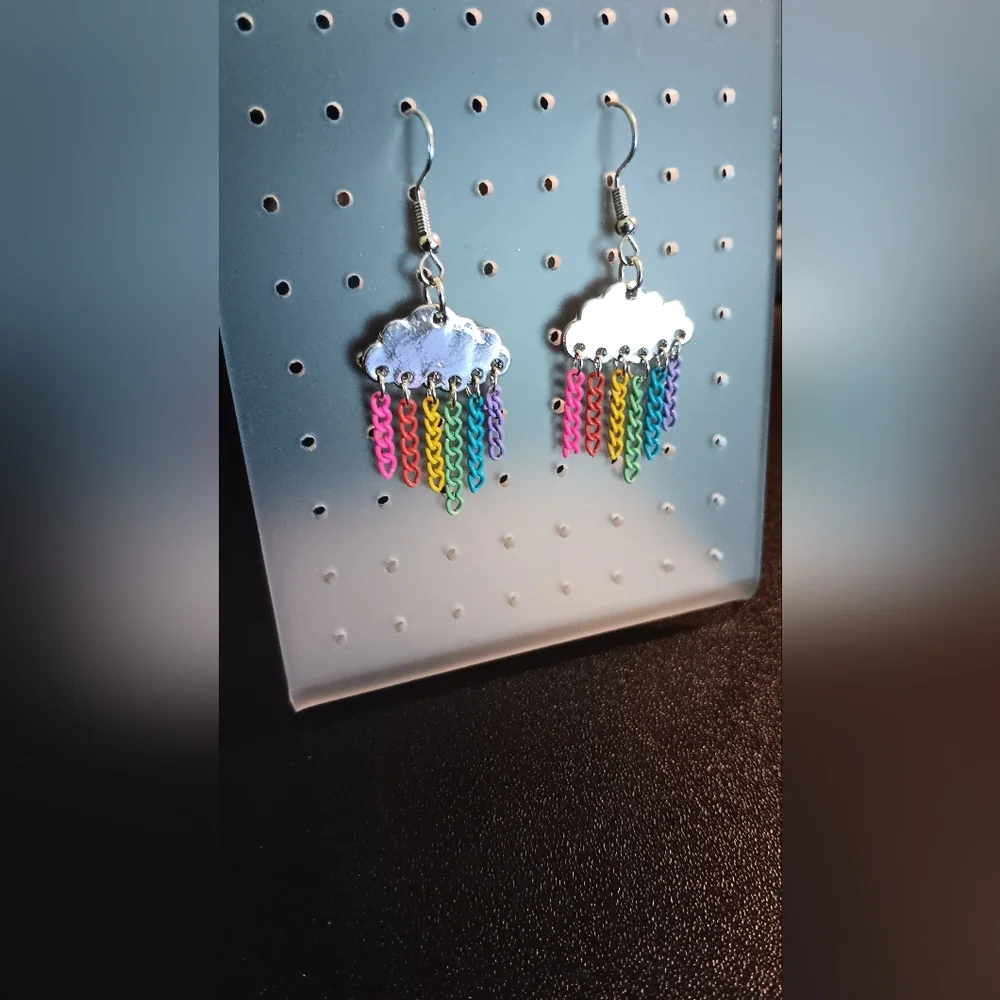 PRIDE Silver Cloud w Rainbow Chains (New) - Picture 2 of 3